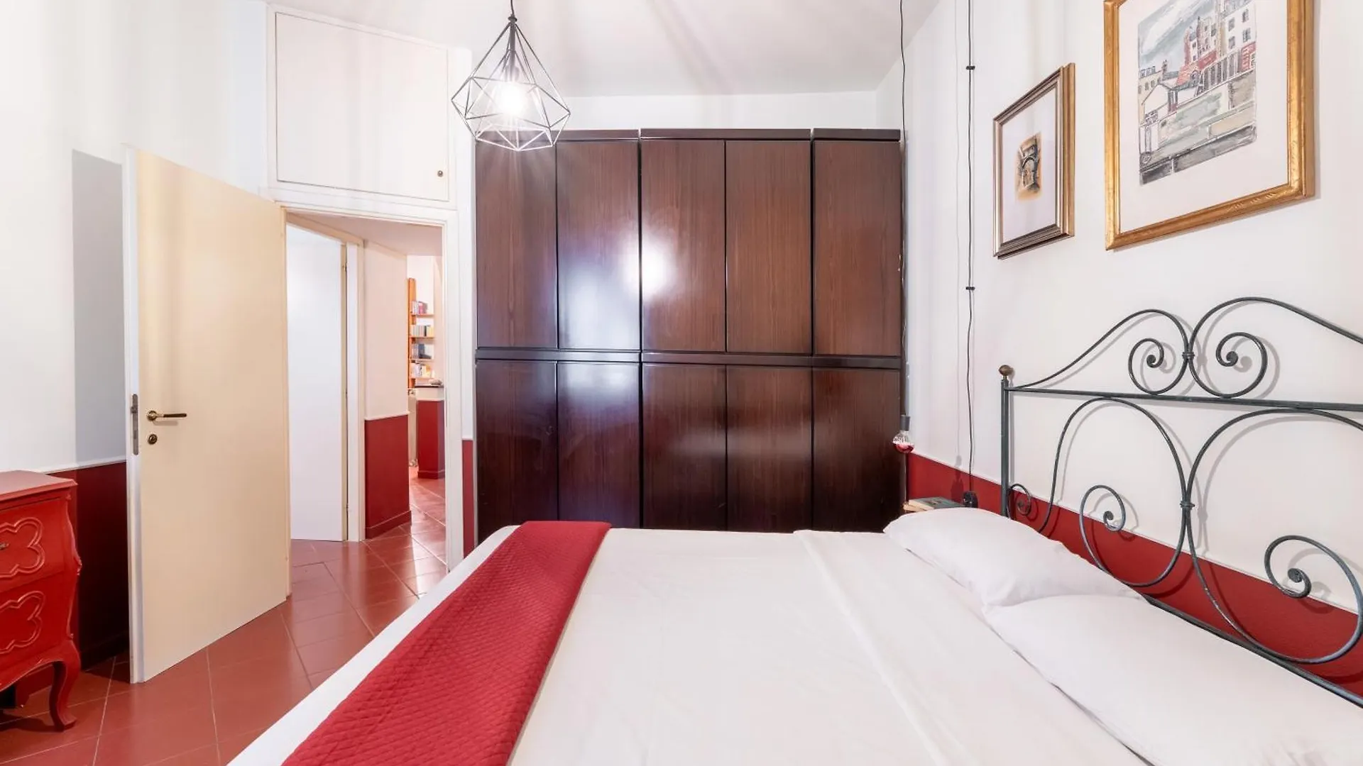 Apartment Maroon Flat Colosseo, 800 Mt From Amphitheater