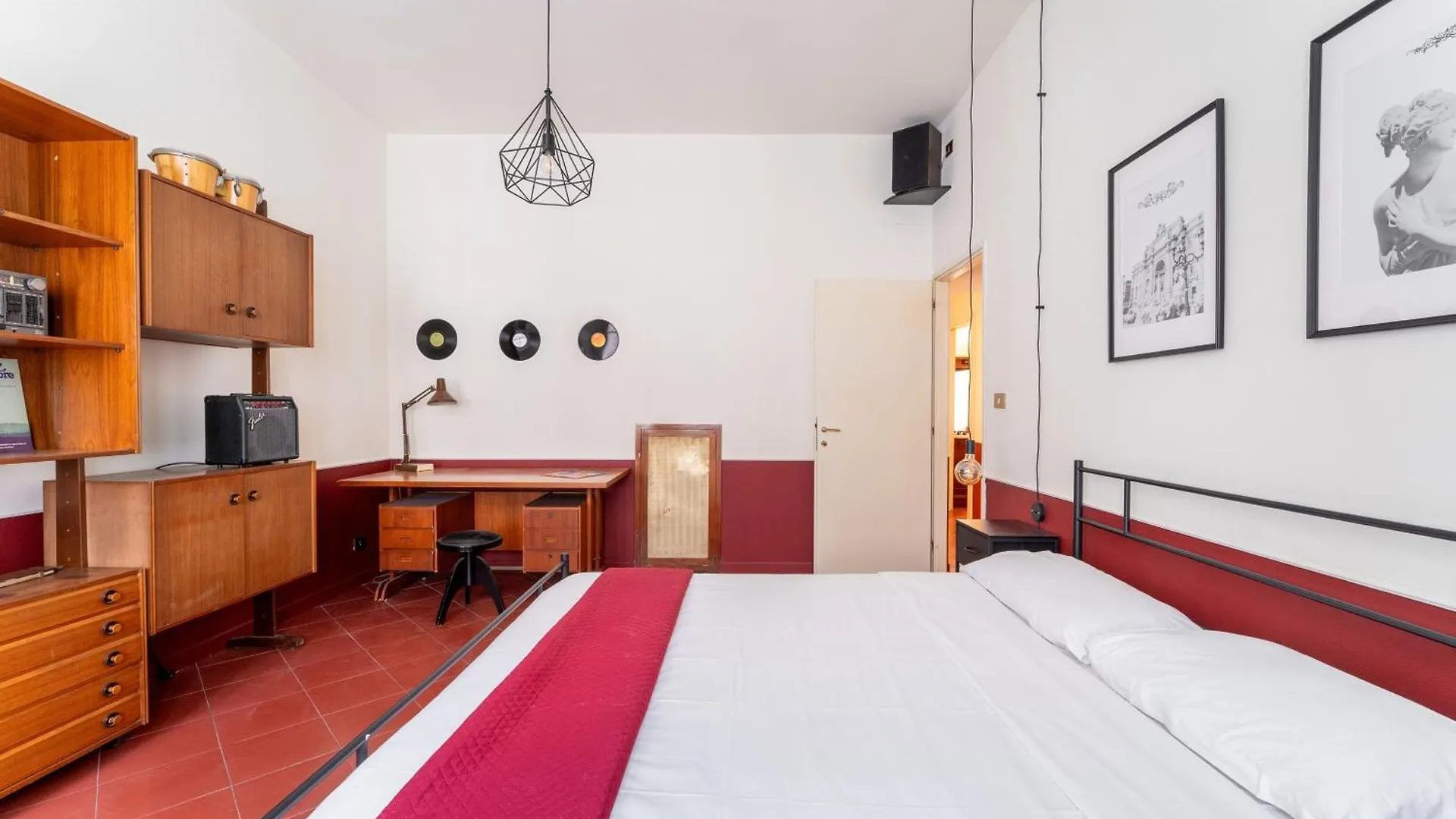 Apartment Maroon Flat Colosseo, 800 Mt From Amphitheater Italy